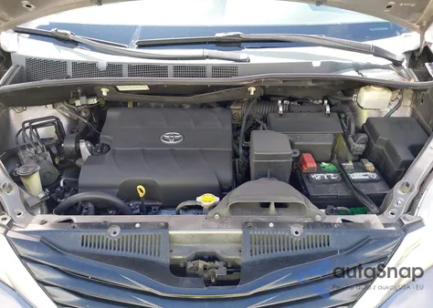 2013 Toyota Sienna Le V6 8 Passenger z USA, uszkodzony, nr VIN 5TDKK3DC3DS340609